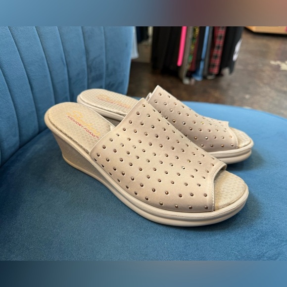 Skechers Sandals Womens Size 8 Rumblers Studded Memory Foam Wedge in Taupe EUC - Picture 7 of 7